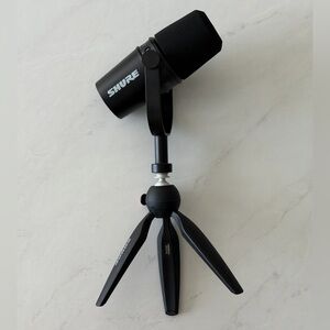 Shure Black Microphone with Mic Arm